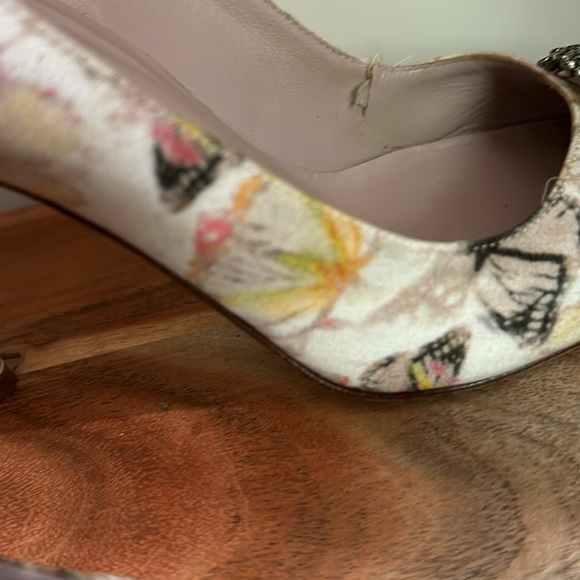 Manolo Blahnik Hangisi with Dustbag. - Picture 8 of 10